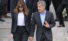 Fondi libici a Sarkozy: Carla Bruni indagata e sotto controllo giudiziario