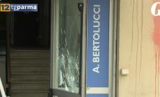 Vandali ancora in azione nel polo scolastico di via Abruzzi: nel mirino il "Bertolucci", danni ingenti - Video