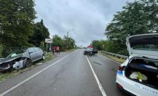 Incidente sulla via Emilia, scontro tra due auto e un furgone: 3 feriti, uno &egrave; grave. Traffico paralizzato