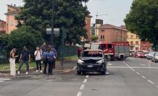 Auto in fiamme in viale Tanara: tanta paura, ma nessun ferito