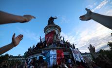 Sorpresa in Francia: vince la Gauche, Le Pen solo terza dietro ai macroniani. E nessuno ha la maggioranza per governare