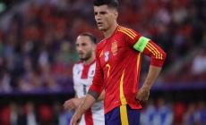 Suspense per Morata, steward lo colpisce a una gamba