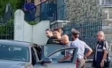 Preso Giacomo Bozzoli, condannato all'ergastolo per la morte dello zio. Era nella sua villa sul Garda nascosto in un cassettone con 50mila euro nel borsello