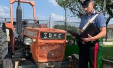 Rubano un vecchio trattore a Colorno ma gli agricoltori della zona lanciano l'allarme: i carabinieri lo recuperano a Copermio 