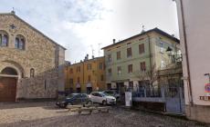 Aggressione all'alba a Fornovo: ferito un pellegrino che ha colto sul fatto un ladro nell'ostello 