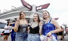 San Siro, &egrave; l'ora di Taylor Swift, show nello show dei fans. Parata di vip: avvistato anche il fidanzato Travis Kelce  - Le foto - Inviateci le vostre foto