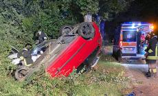 Schianto in via Mantova, due auto si scontrano e si ribaltano ai lati della strada- Le foto dell'incidente 