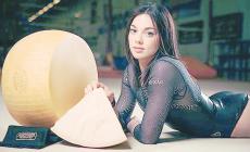 Giorgia Villa, «fata» d'argento testimonial del Parmigiano