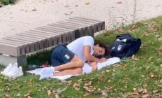 Virale video Ceccon che dorme sul prato, Fin «solo siesta»