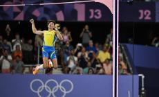 Parigi: Duplantis vola a 6.25, &egrave; primato del mondo dell'asta
