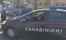 Completamente nudo alla guida di un furgone rubato: fermato sull'Asolana e denunciato