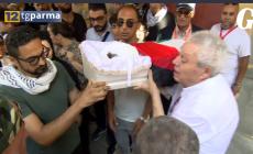 Dolore e rabbia al funerale del piccolo Seifeddin, sepolto a Valera - Video