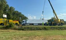 Camion ribaltato  in via Emilia est: foto e video