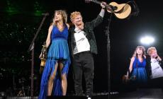 Taylor Swift torna live a Londra, Ed Sheeran ospite a sorpresa - Video