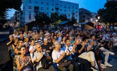 Opera e dialetto sotto le stelle in piazzale Picelli, successo per il gran finale. In autunno concerto per ricordare Mina Dall'Aglio - Foto