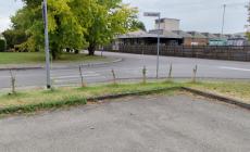 Due cittadini si propongono per la cura di due aree verdi: e il Comune stringe il patto