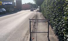 San Prospero, auto finisce sul marciapiede e poi si schianta contro il semaforo: morto un 22enne - Video