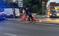 Paura per un ciclista travolto da un'auto: code in via Emilia Est