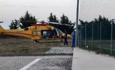 Anziano investe in retromarcia due donne ultraottantenni, ferite