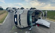 Auto capottata a Martorano, una persona incastrata 