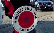 Aggredito e preso a calci e pugni per il suo portafoglio: il rapinatore  arrestato dai carabinieri (aggrediti a loro volta)