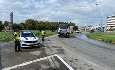 Temporale in città: incidenti e allagamenti in tangenziale. Detriti sulla carreggiata, chiuso sottopasso in via Vallazza - Video 