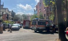 Incendio in un'autorimessa nel quartiere Montanara: soccorritori al lavoro, c'&egrave; un ferito - Video Foto 