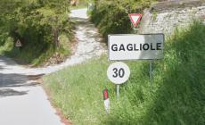  Accoltella i genitori e tenta il suicidio 