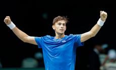 Impresa di Arnaldi a Madrid: batte Djokovic in due set 6-3, 6-4