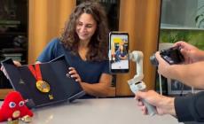 Super Giulia Ghiretti in visita alla Gazzetta di Parma (con tanto di medaglia d'oro): "Il tifo dei parmigiani? Pura energia" - Video
