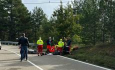 Casola, motociclista abbatte un palo dopo la curva "maledetta": è in Rianimazione. Un altro grave dopo caduta sul Passo della Cisa - Video