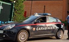 Distraggono la titolare e rubano gioielli preziosi, la tecnica usata e le immagini li incastrano: denunciati tre sudamericani