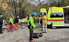 Lagdei, fungaiolo cade sul sentiero "Maria Luigia" e si rompe una caviglia 