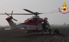 Cacciatore sprofonda nel fango, un amico va a soccorrerlo ma finisce anche lui impantanato: liberati dai vigili del fuoco arrivati   con l'elicottero