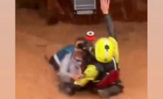 Valencia, sale a 158 il bilancio delle vittime. Continua l'operazione dei salvataggi di persone e animali: il video del cagnolino salvato insieme al suo padrone