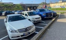 Via Doberdò: parcheggio selvaggio, le auto negli stalli dei ciclomotori
