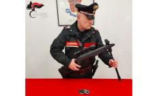 A piedi in via Po con una carabina ad aria compressa: denunciato 40enne