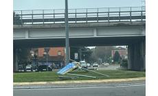  Via Mantova, i cartelli stradali sono stati&hellip;"messi al tappeto". Ma per far passare un trasporto eccezionale