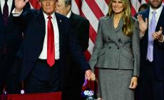 E... subito gli occhi puntati sul primo tailleur da first lady di Melania  (firmato Dior)