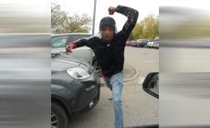 Allarme in via Volturno: minacce e spintoni dai parcheggiatori abusivi