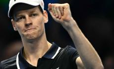 Sinner sconfigge Medvedev in due set: è primo nel girone degli Atp Finals 