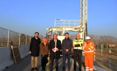 Lavori al ponte Verdi sul Po: sopralluogo delle autorità al cantiere