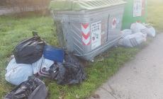 "Strada Burla, dopo sei segnalazioni in 45 giorni, i rifiuti sono ancora l&igrave;"