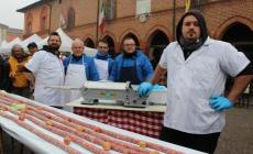 Tutti pazzi per il maxi strolghino: pienone alla penultima tappa del November Porc - Foto