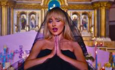 Sacerdote di Brooklyn nei guai per un video di Sabrina Carpenter girato in chiesa 