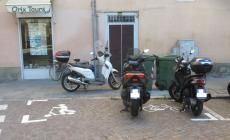 Motociclette anzich&eacute; monopattini e biciclette elettriche: &laquo;sosta selvaggia&raquo; in piazzale Sant&rsquo;Uldarico?