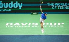 Sinner regala il punto decisivo (sconfitto De Minaur 6-3 6-4): l'Italia vola in finale di Davis contro  l&rsquo;Olanda