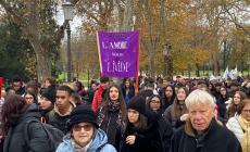Libere di camminare, un serpentone infinito il corteo contro la violenza sulle donne - Video e foto