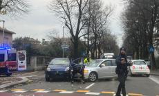 Incidenti in via Torelli e in piazzale Marsala. Via Traversetolo, fumo da un'auto 