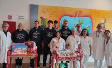 Baseball e softball, i doni della Crocetta per l'Ospedale dei bambini

